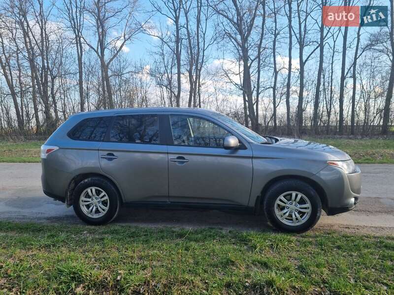 Універсал Mitsubishi Outlander 2013 в Тернополі