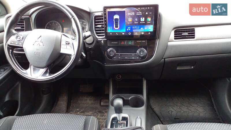 Позашляховик / Кросовер Mitsubishi Outlander 2015 в Дніпрі