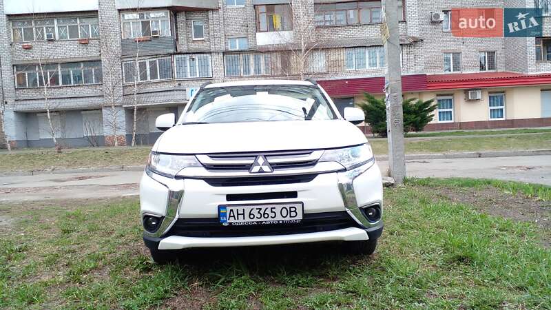 Позашляховик / Кросовер Mitsubishi Outlander 2015 в Дніпрі