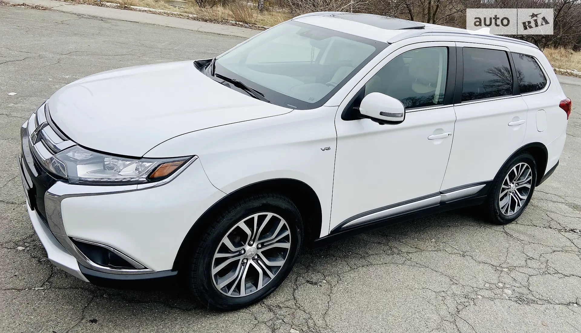 2017 Mitsubishi Outlander - фото 1