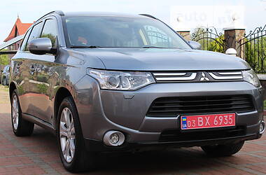 Внедорожник / Кроссовер Mitsubishi Outlander 2012 в Черновцах