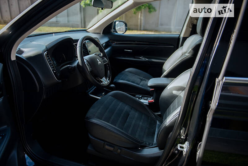 Внедорожник / Кроссовер Mitsubishi Outlander 2019 в Львове фото 9 Внедорожник / Кроссовер Mitsubishi Outlander 2019 в Львове