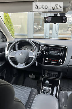 Позашляховик / Кросовер Mitsubishi Outlander 2021 в Мукачевому