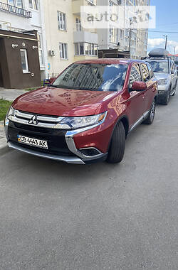 Внедорожник / Кроссовер Mitsubishi Outlander 2016 в Чернигове