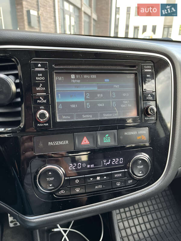 Внедорожник / Кроссовер Mitsubishi Outlander 2015 в Львове