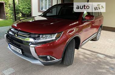 Внедорожник / Кроссовер Mitsubishi Outlander 2017 в Киеве