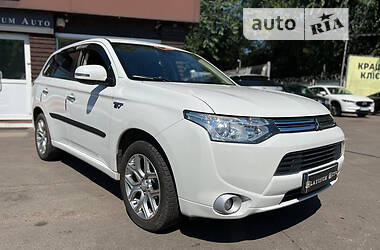 Внедорожник / Кроссовер Mitsubishi Outlander 2013 в Одессе