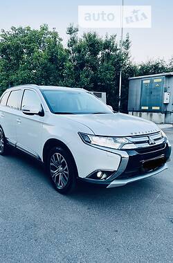 Внедорожник / Кроссовер Mitsubishi Outlander 2017 в Василькове