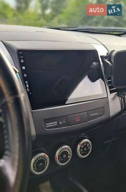 Внедорожник / Кроссовер Mitsubishi Outlander 2008 в 