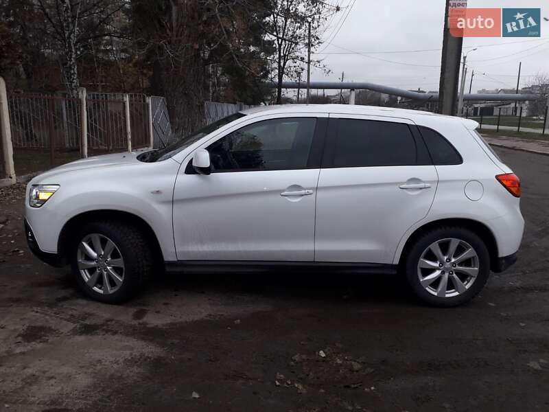 Позашляховик / Кросовер Mitsubishi Outlander 2015 в Харкові