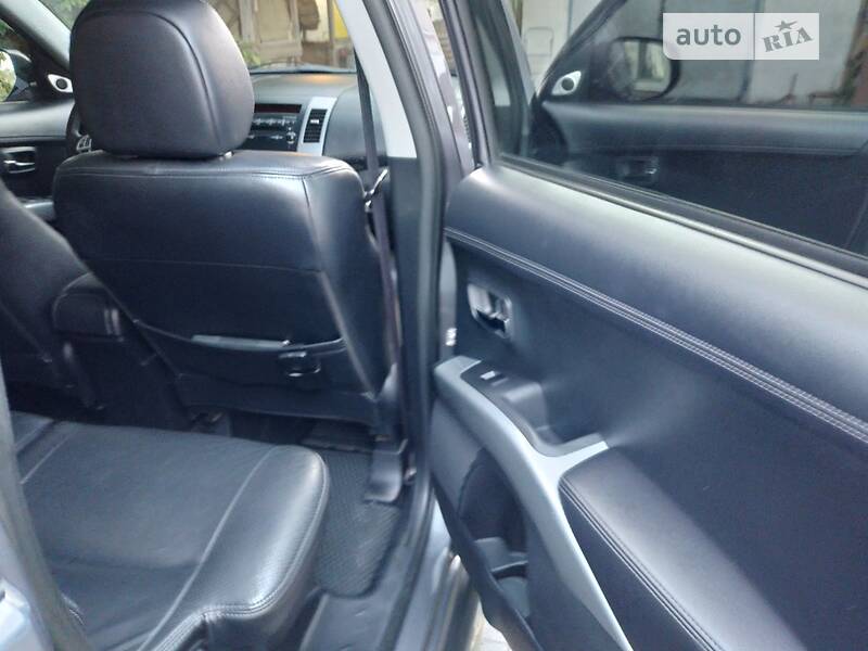 Внедорожник / Кроссовер Mitsubishi Outlander 2010 в Харькове