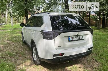 Позашляховик / Кросовер Mitsubishi Outlander 2015 в Запоріжжі