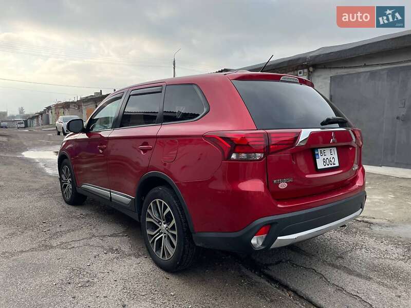 Позашляховик / Кросовер Mitsubishi Outlander 2016 в Любарі