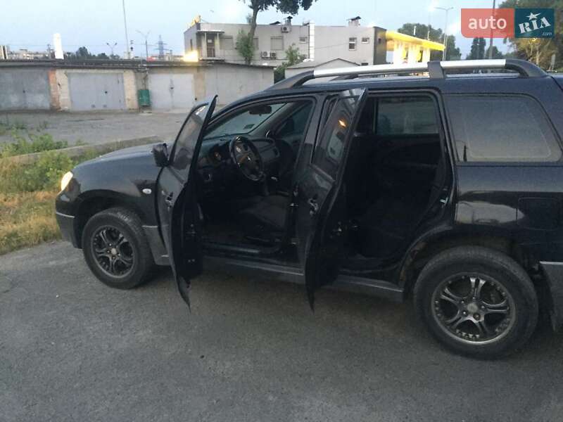 Внедорожник / Кроссовер Mitsubishi Outlander 2005 в Киеве