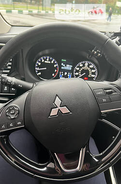 Внедорожник / Кроссовер Mitsubishi Outlander 2019 в Долинской