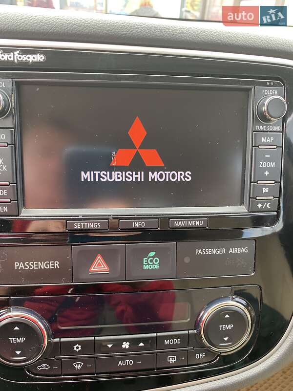 Позашляховик / Кросовер Mitsubishi Outlander 2013 в Києві
