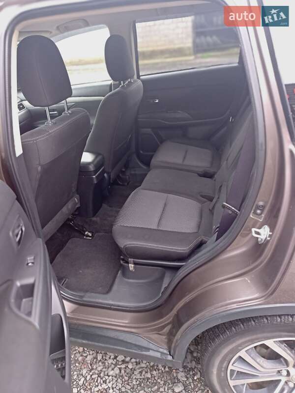 Позашляховик / Кросовер Mitsubishi Outlander 2016 в Луцьку