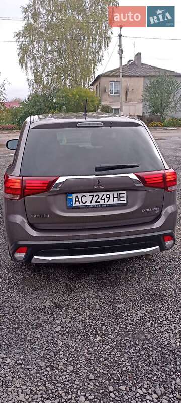 Позашляховик / Кросовер Mitsubishi Outlander 2016 в Луцьку