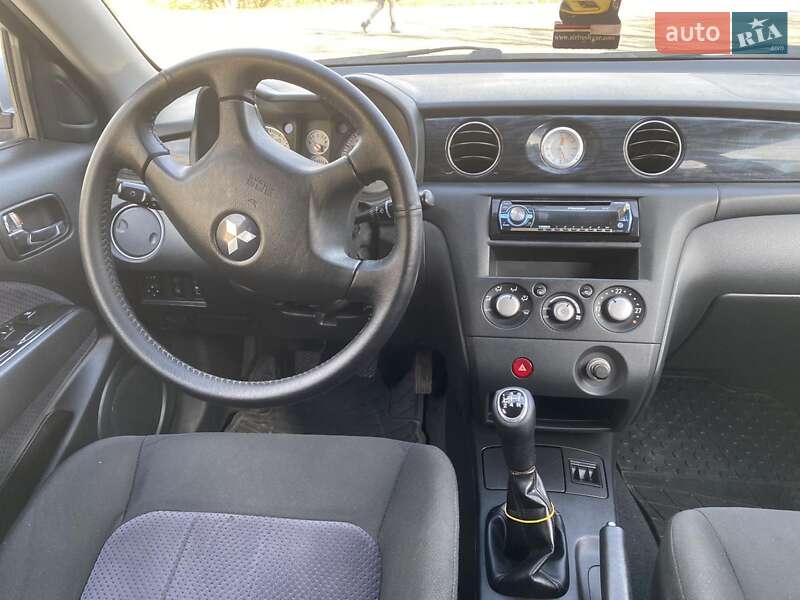 Внедорожник / Кроссовер Mitsubishi Outlander 2004 в Бучаче