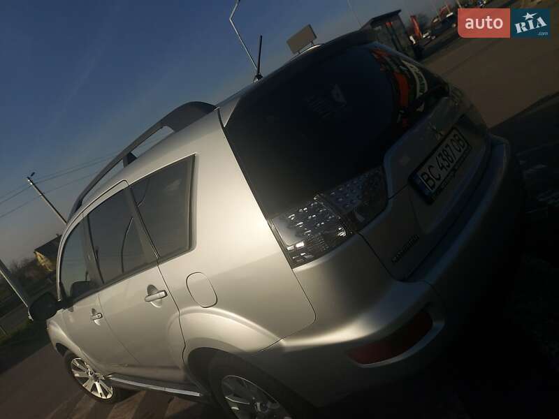 Позашляховик / Кросовер Mitsubishi Outlander 2013 в Львові