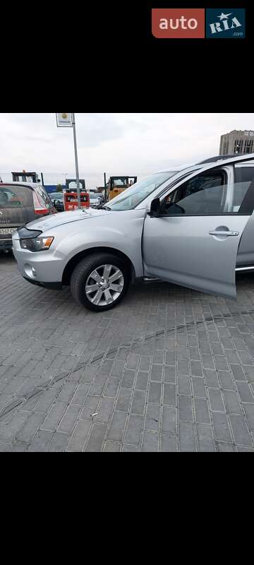Позашляховик / Кросовер Mitsubishi Outlander 2013 в Львові