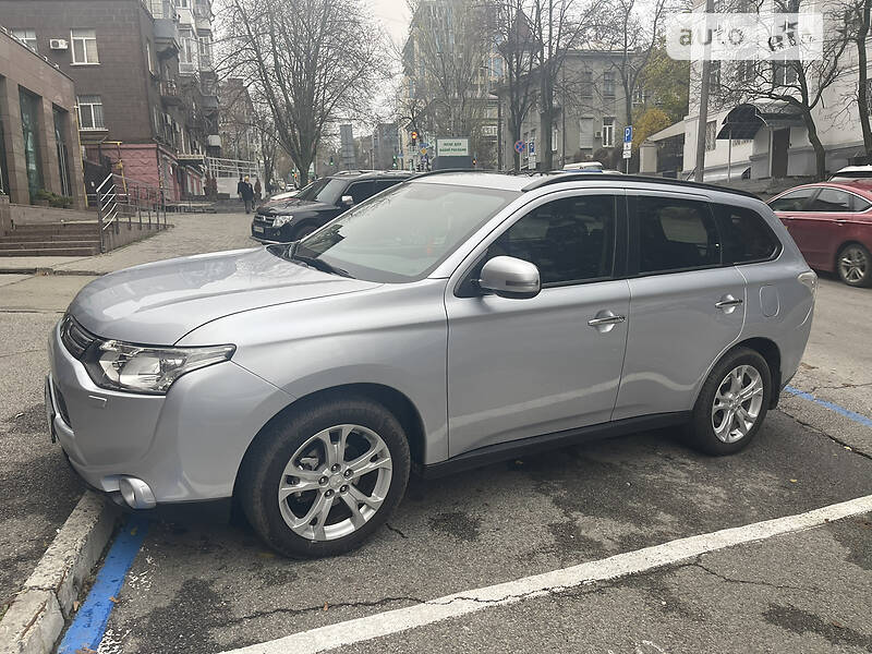 Внедорожник / Кроссовер Mitsubishi Outlander 2012 в Днепре