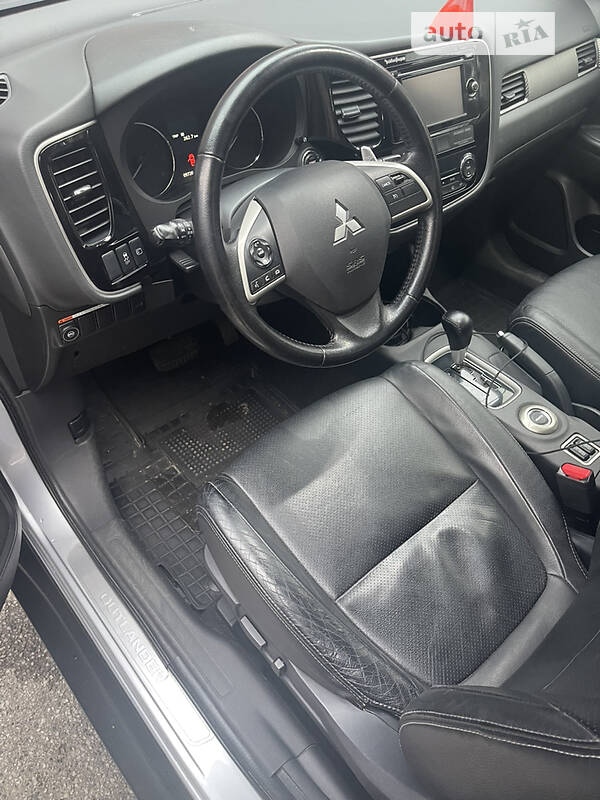Внедорожник / Кроссовер Mitsubishi Outlander 2012 в Днепре
