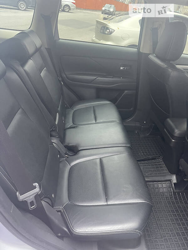 Внедорожник / Кроссовер Mitsubishi Outlander 2012 в Днепре