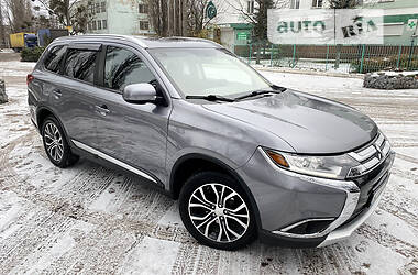 Внедорожник / Кроссовер Mitsubishi Outlander 2017 в 