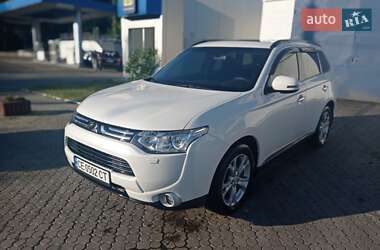 Позашляховик / Кросовер Mitsubishi Outlander 2013 в Чернівцях