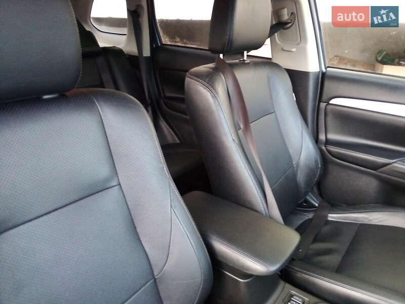 Внедорожник / Кроссовер Mitsubishi Outlander 2013 в Ивано-Франковске