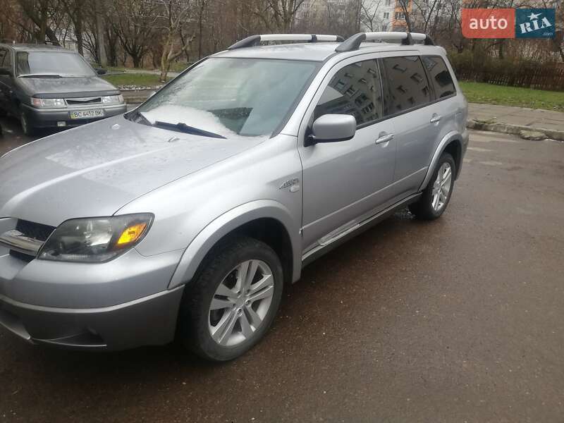 Внедорожник / Кроссовер Mitsubishi Outlander 2004 в 
