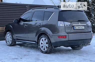 Внедорожник / Кроссовер Mitsubishi Outlander 2011 в Стрые