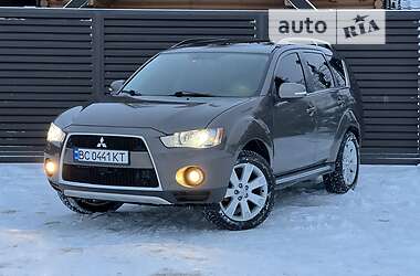 Внедорожник / Кроссовер Mitsubishi Outlander 2011 в Стрые