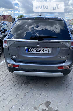 Внедорожник / Кроссовер Mitsubishi Outlander 2014 в Киеве