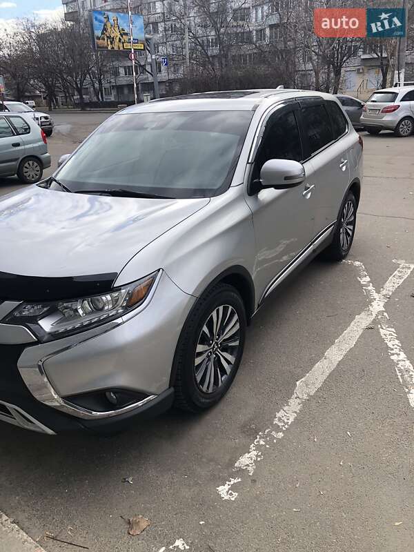 Универсал Mitsubishi Outlander 2019 в Одессе