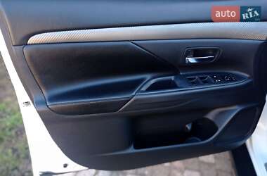 Позашляховик / Кросовер Mitsubishi Outlander 2013 в Чернівцях