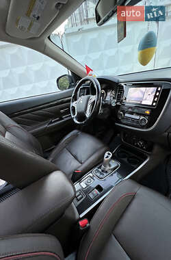 Внедорожник / Кроссовер Mitsubishi Outlander 2018 в 