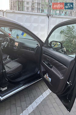 Внедорожник / Кроссовер Mitsubishi Outlander 2018 в 