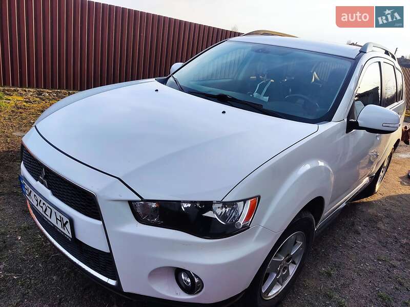 Mitsubishi Outlander 2011