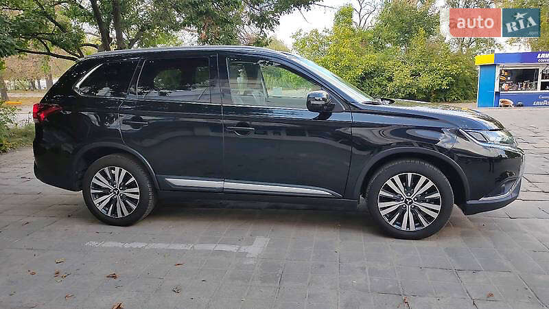 Позашляховик / Кросовер Mitsubishi Outlander 2018 в Запоріжжі