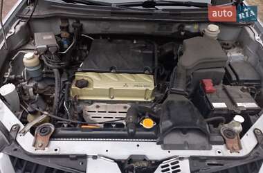 Внедорожник / Кроссовер Mitsubishi Outlander 2004 в Переяславе