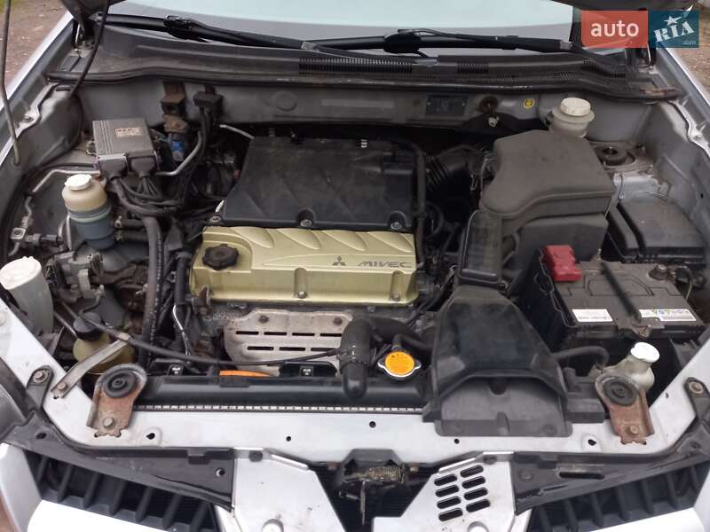 Внедорожник / Кроссовер Mitsubishi Outlander 2004 в Переяславе