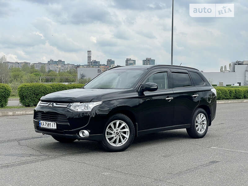 Внедорожник / Кроссовер Mitsubishi Outlander 2012 в Киеве