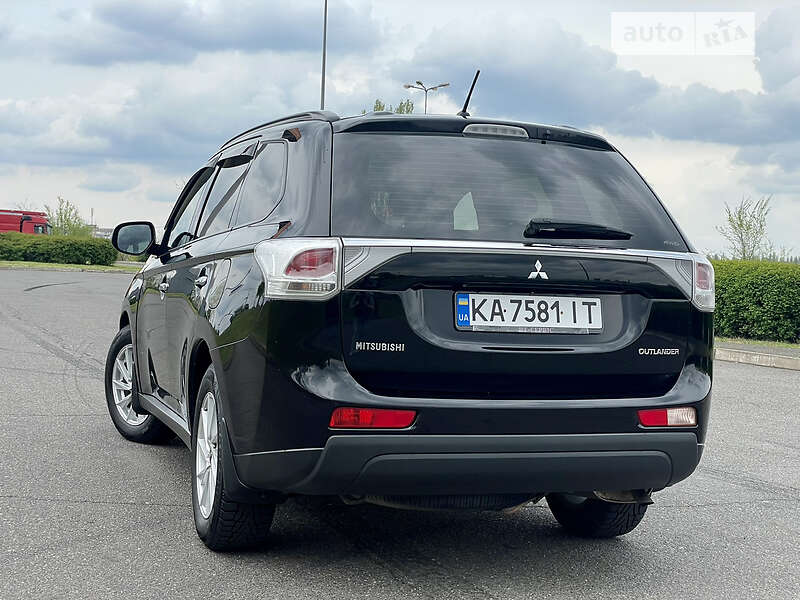Внедорожник / Кроссовер Mitsubishi Outlander 2012 в Киеве