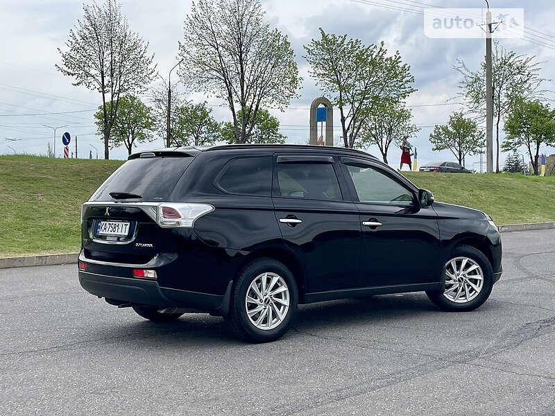 Внедорожник / Кроссовер Mitsubishi Outlander 2012 в Киеве