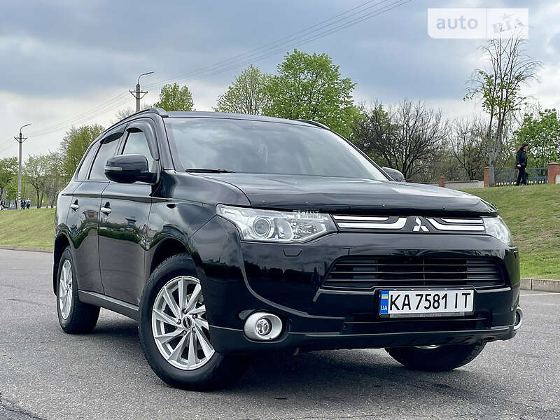 Внедорожник / Кроссовер Mitsubishi Outlander 2012 в Киеве