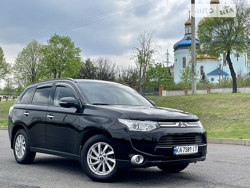 Внедорожник / Кроссовер Mitsubishi Outlander 2012 в Киеве