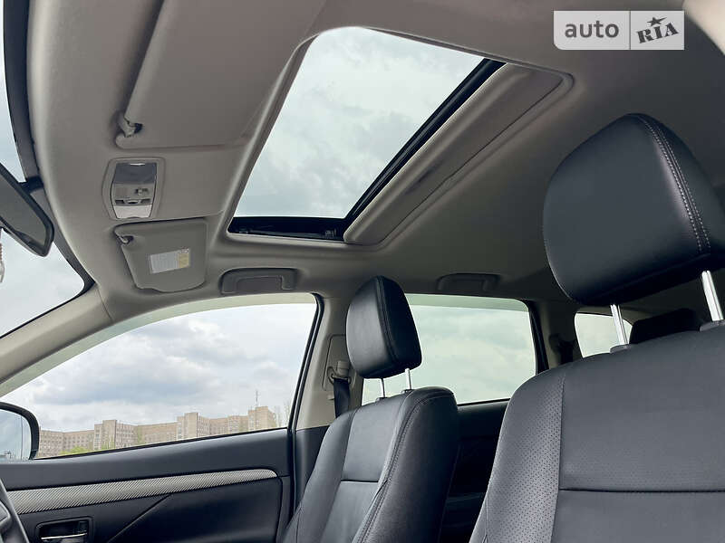 Внедорожник / Кроссовер Mitsubishi Outlander 2012 в Киеве