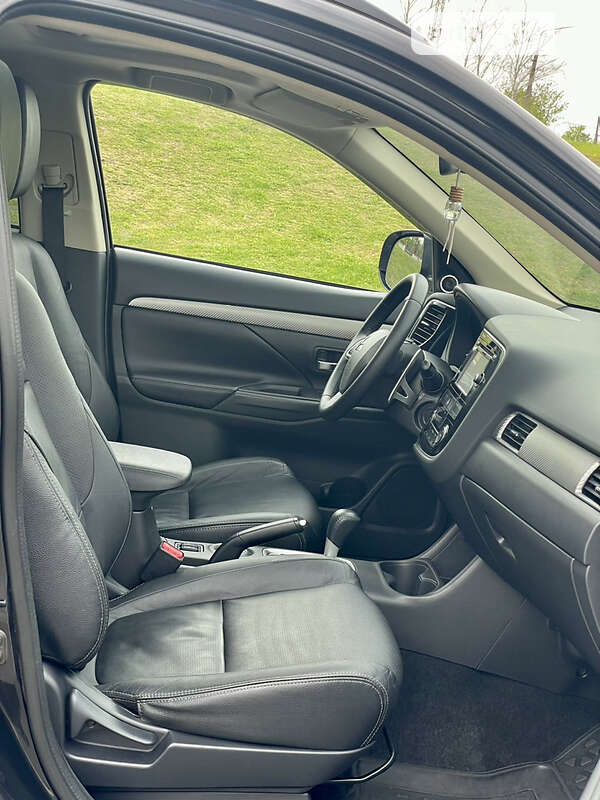 Внедорожник / Кроссовер Mitsubishi Outlander 2012 в Киеве